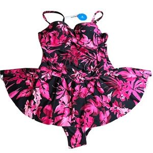 Cupshe women's size medium one piece swimsuit with skirt NWT
